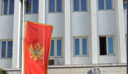 Ispred zgrade Predsjedništva zastave na pola koplja: Poštovanje prema 2696 građana CG