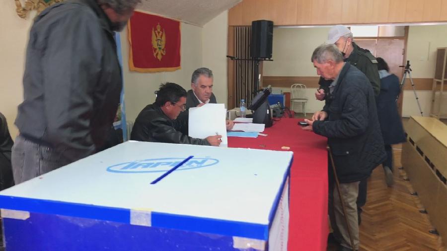 Tuča na biralištu u Šavniku, jedna osoba povrijeđena, više privedenih