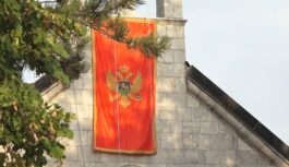 Državna zastava i na crkvi u Bajicama (VIDEO)