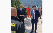 Abazović u posjeti vatrogascima u Kotoru: Svaka čast herojima, svi koji gase požar biće nagrađeni od države